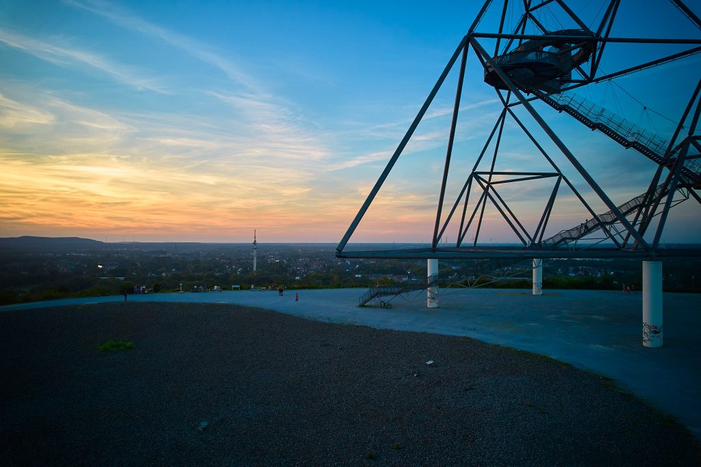 Tetraeder in Bottrop, DJI Air2s, Langzeitbelichtung und Sonnenuntergang