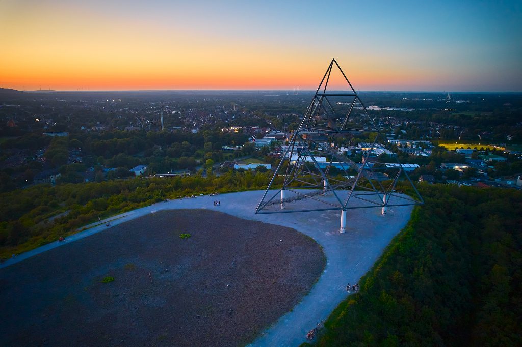 Tetraeder in Bottrop, DJI Air2s, Langzeitbelichtung und Sonnenuntergang