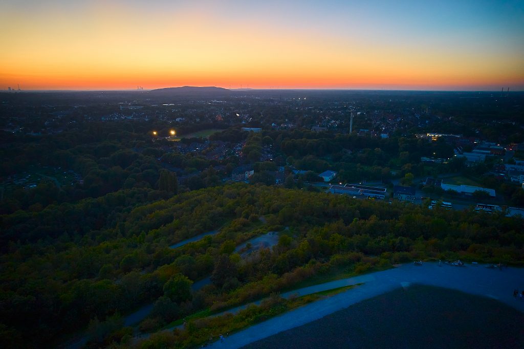 Tetraeder in Bottrop, DJI Air2s, Langzeitbelichtung und Sonnenuntergang