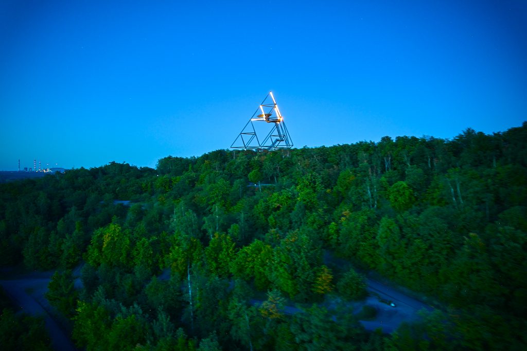 Tetraeder in Bottrop, DJI Air2s, Langzeitbelichtung und Sonnenuntergang