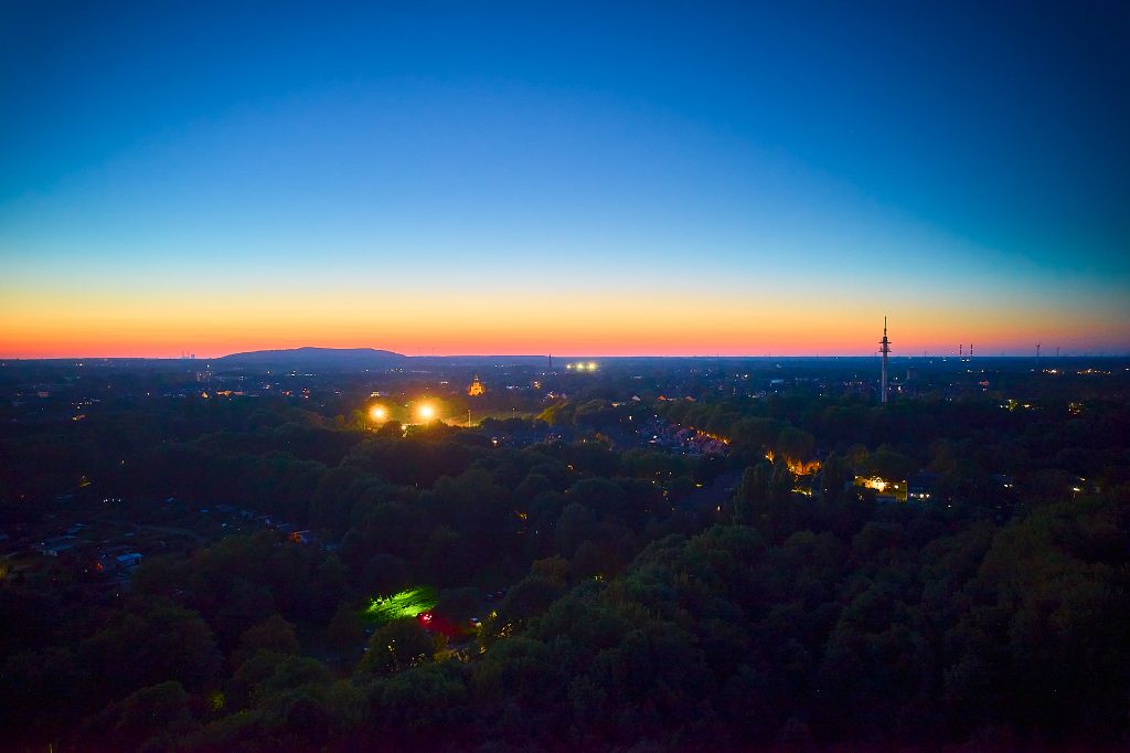 Tetraeder in Bottrop, DJI Air2s, Langzeitbelichtung und Sonnenuntergang