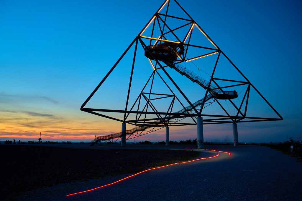 Tetraeder in Bottrop, DJI Air2s, Langzeitbelichtung und Sonnenuntergang